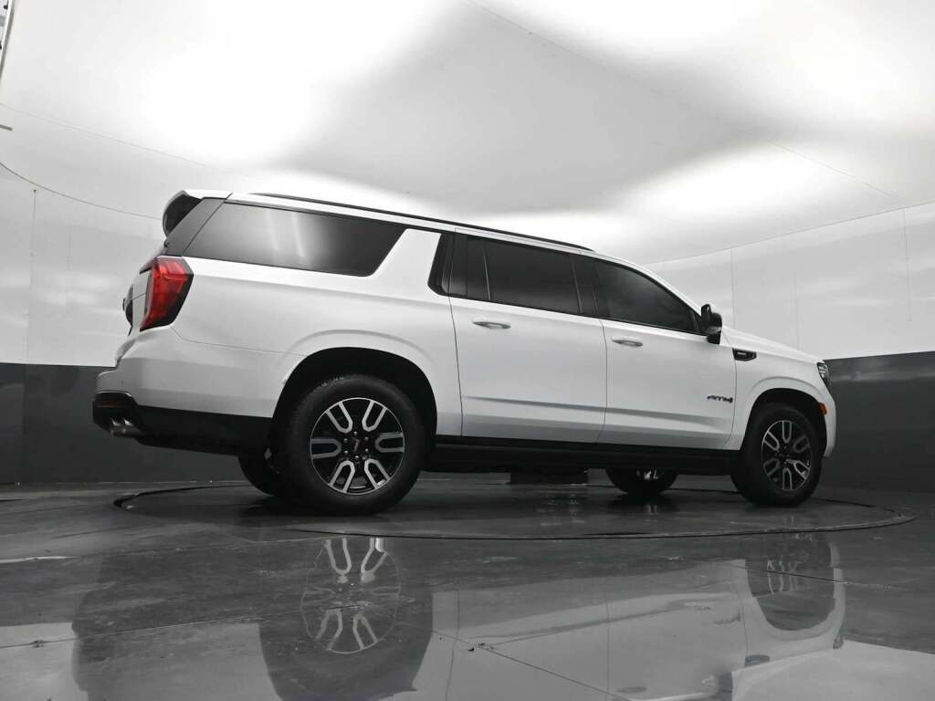 2022 GMC Yukon XL 4WD AT4