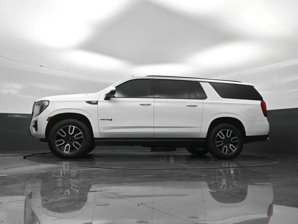 2022 GMC Yukon XL 4WD AT4