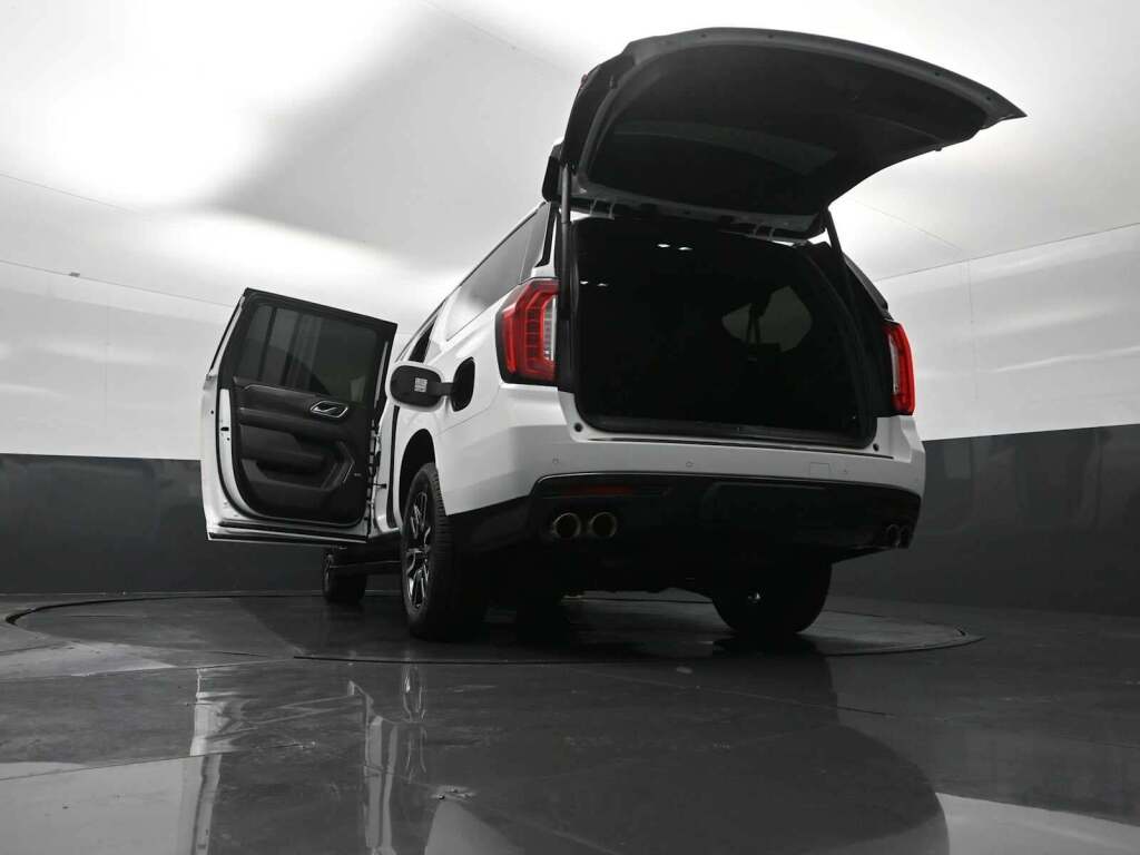 2022 GMC Yukon XL 4WD AT4