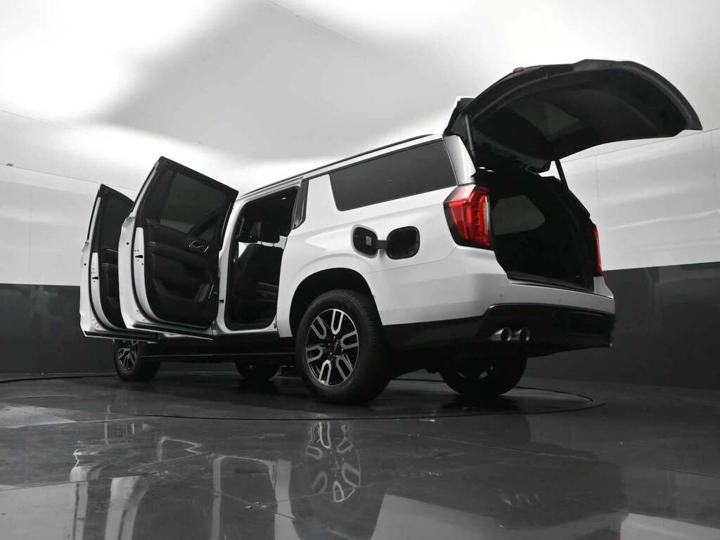 2022 GMC Yukon XL 4WD AT4