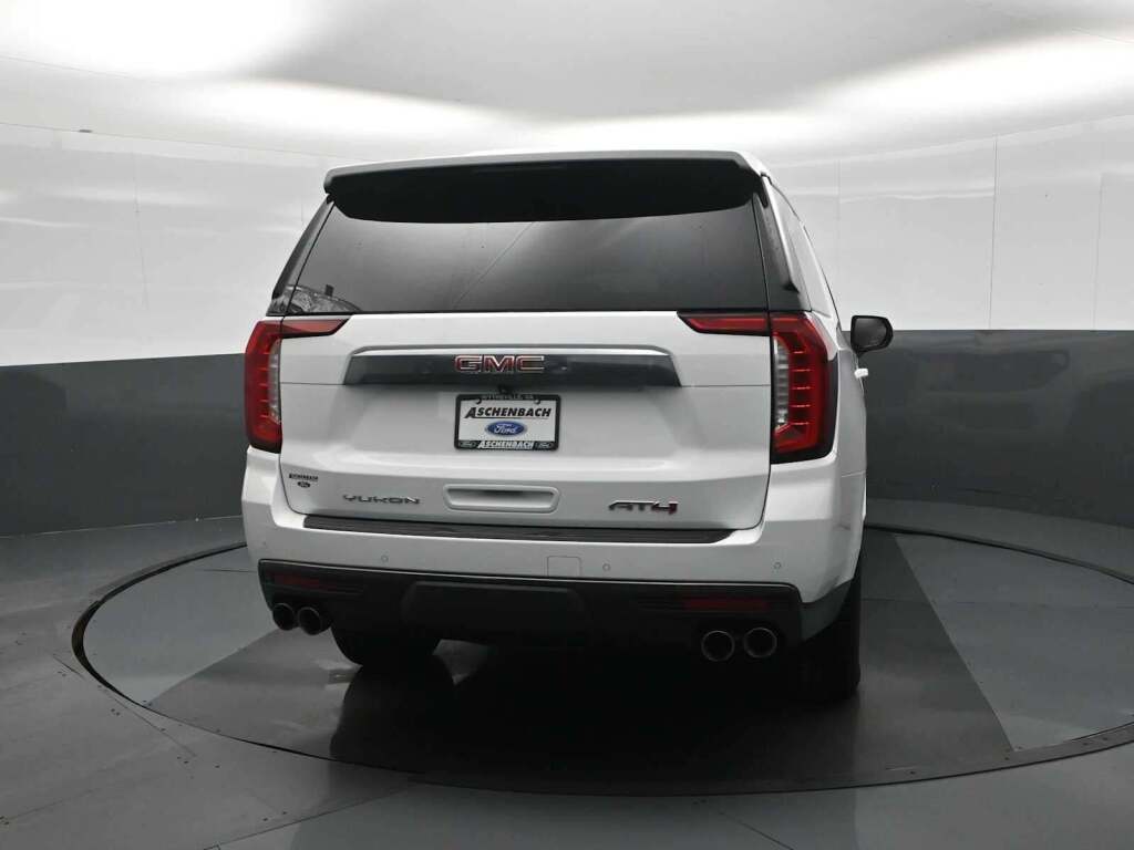 2022 GMC Yukon XL 4WD AT4