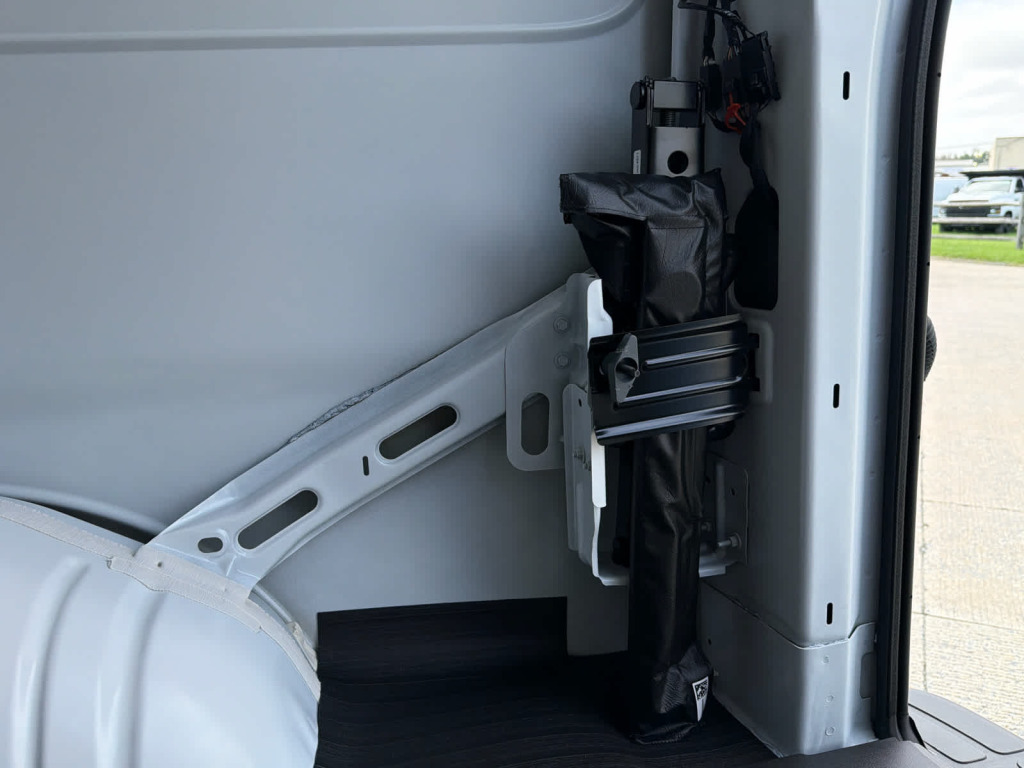 2025 Chevrolet Express Cargo RWD 2500 Regular Wheelbase WT