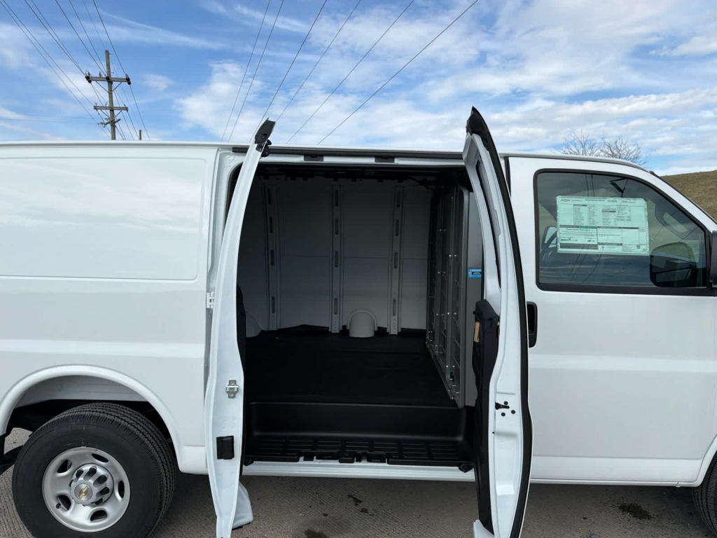 2025 Chevrolet Express Cargo RWD 2500 Regular Wheelbase WT