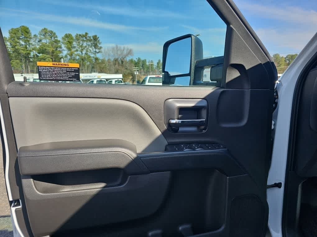 2024 Chevrolet Silverado 6500HD WT