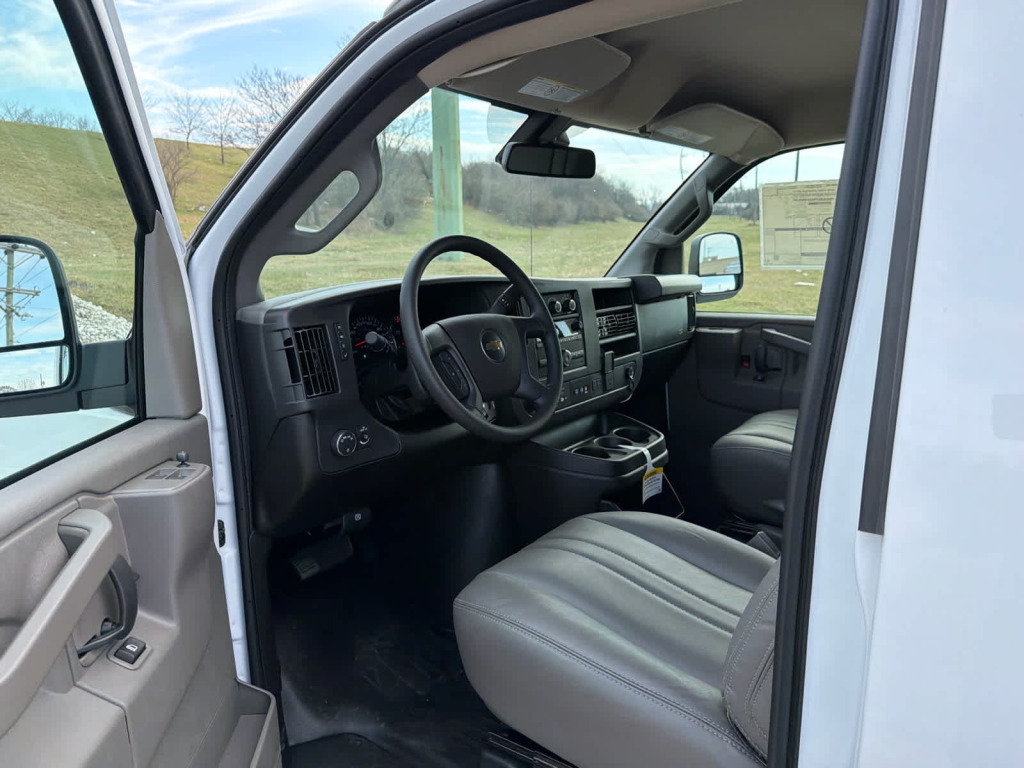 2025 Chevrolet Express Cargo RWD 2500 Regular Wheelbase WT
