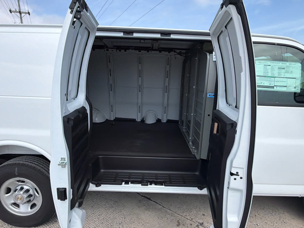 2025 Chevrolet Express Cargo RWD 2500 Regular Wheelbase WT