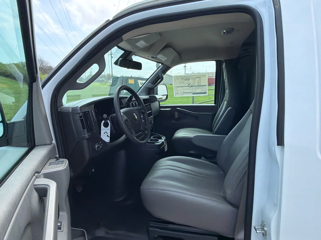 2025 Chevrolet Express Cargo RWD 2500 Regular Wheelbase WT
