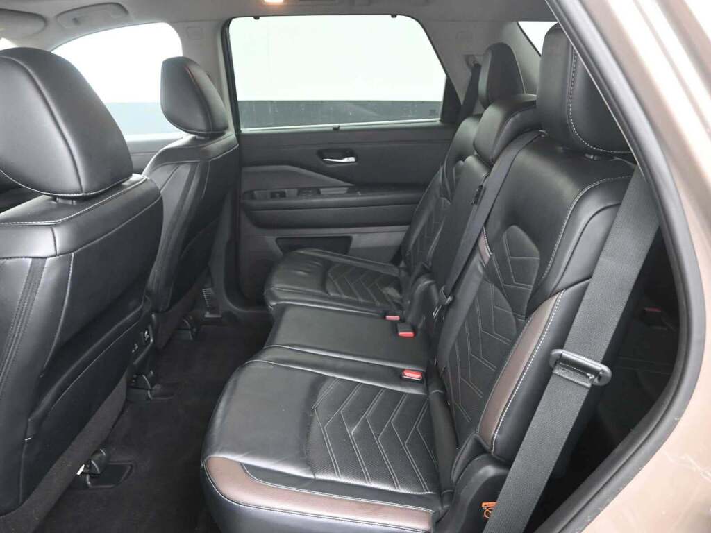 2023 Nissan Pathfinder Platinum 4WD