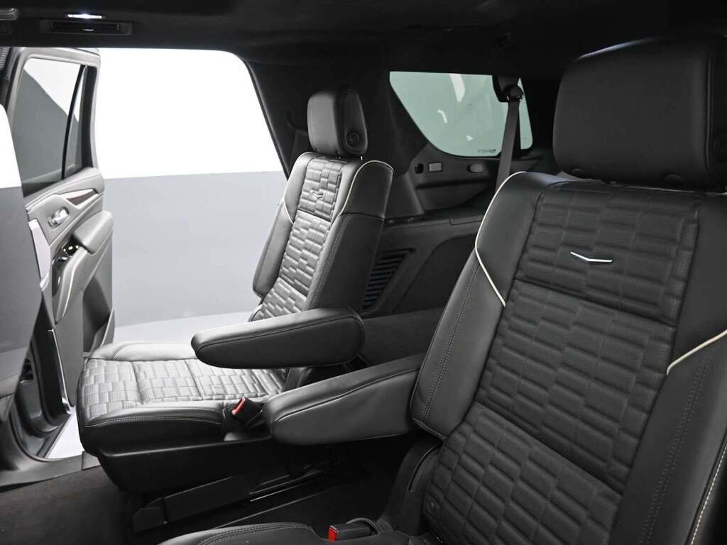 2023 Cadillac Escalade 4WD Sport Platinum