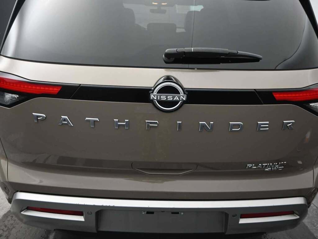 2023 Nissan Pathfinder Platinum 4WD