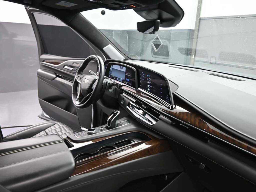 2023 Cadillac Escalade 4WD Sport Platinum