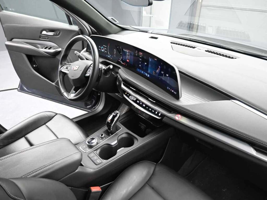 2024 Cadillac XT4 AWD Premium Luxury