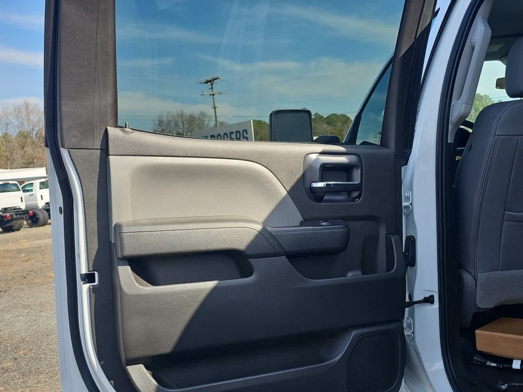 2024 Chevrolet Silverado 6500HD WT