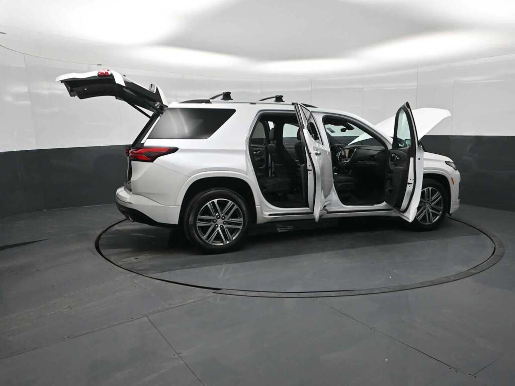 2023 Chevrolet Traverse AWD High Country
