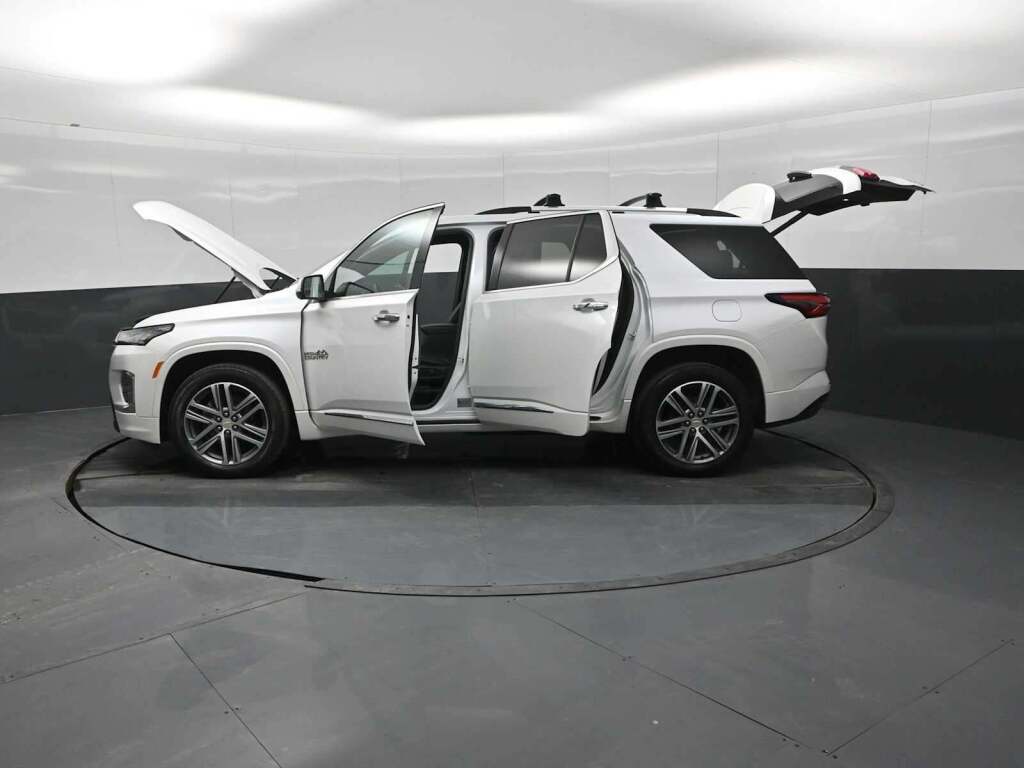 2023 Chevrolet Traverse AWD High Country