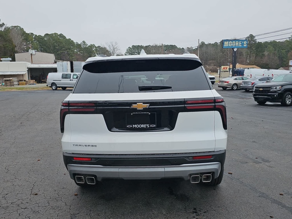 2026 Chevrolet Traverse FWD LT