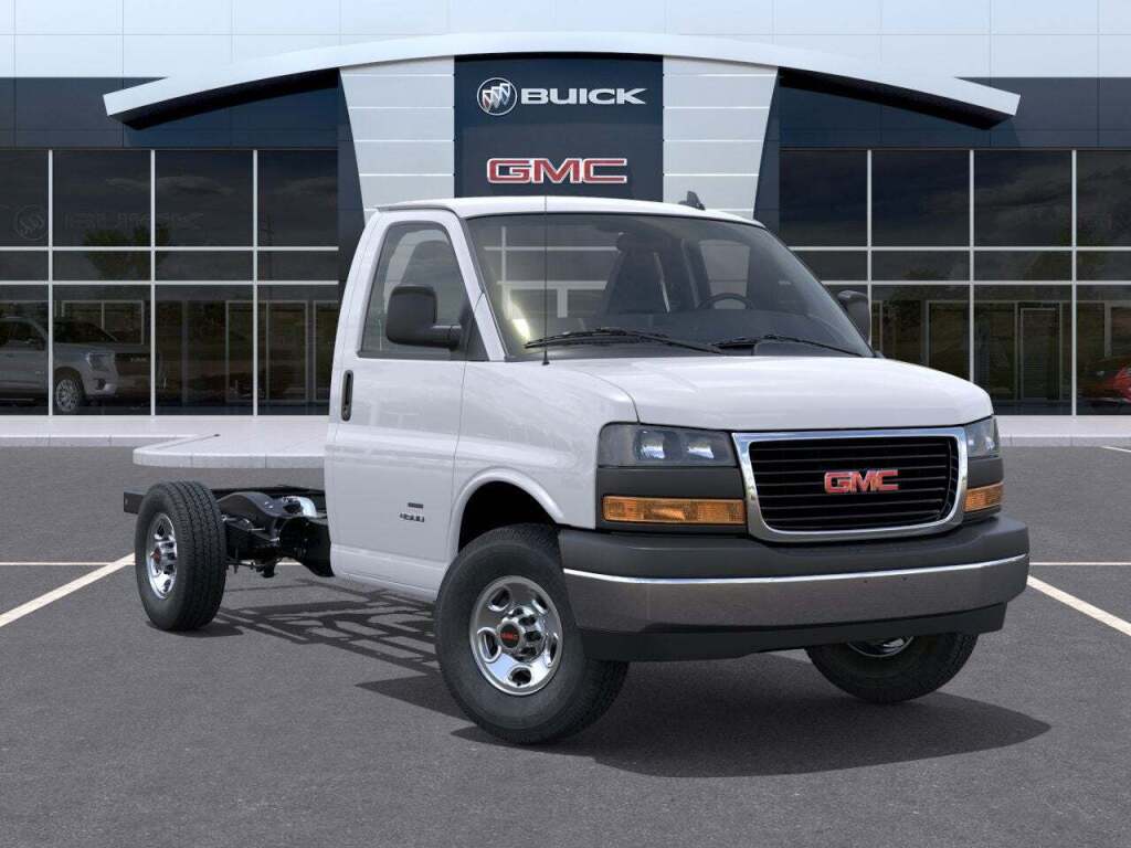 2025 GMC Savana Cutaway Work Van