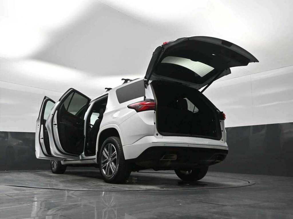 2023 Chevrolet Traverse AWD High Country