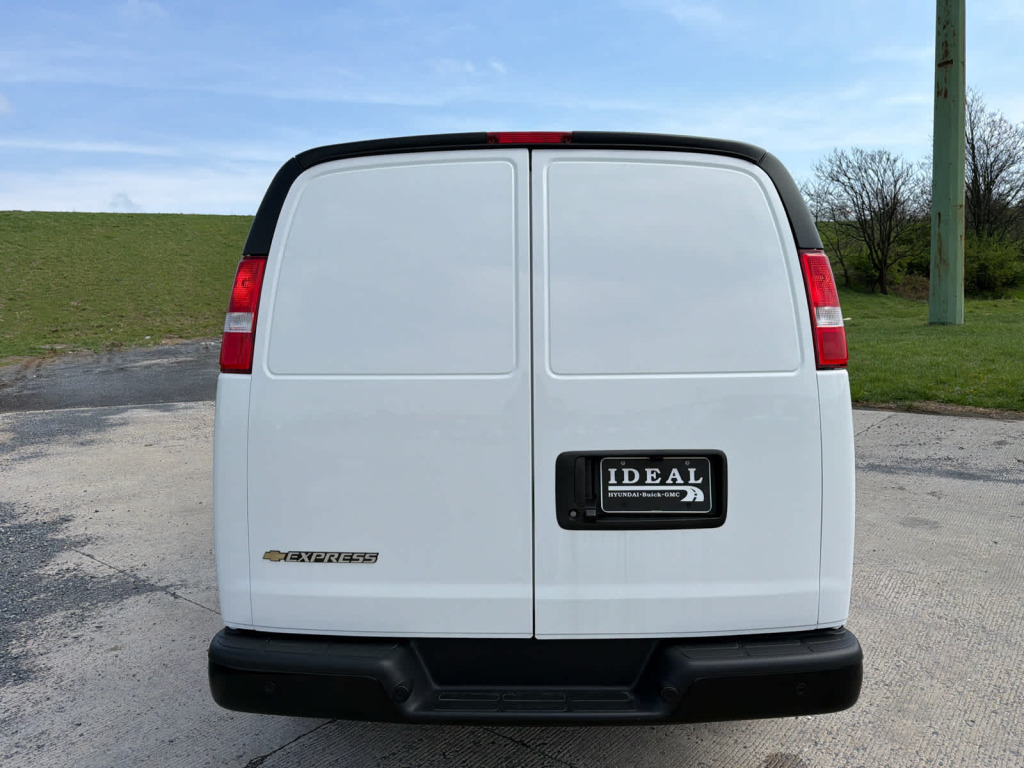 2025 Chevrolet Express Cargo RWD 2500 Regular Wheelbase WT