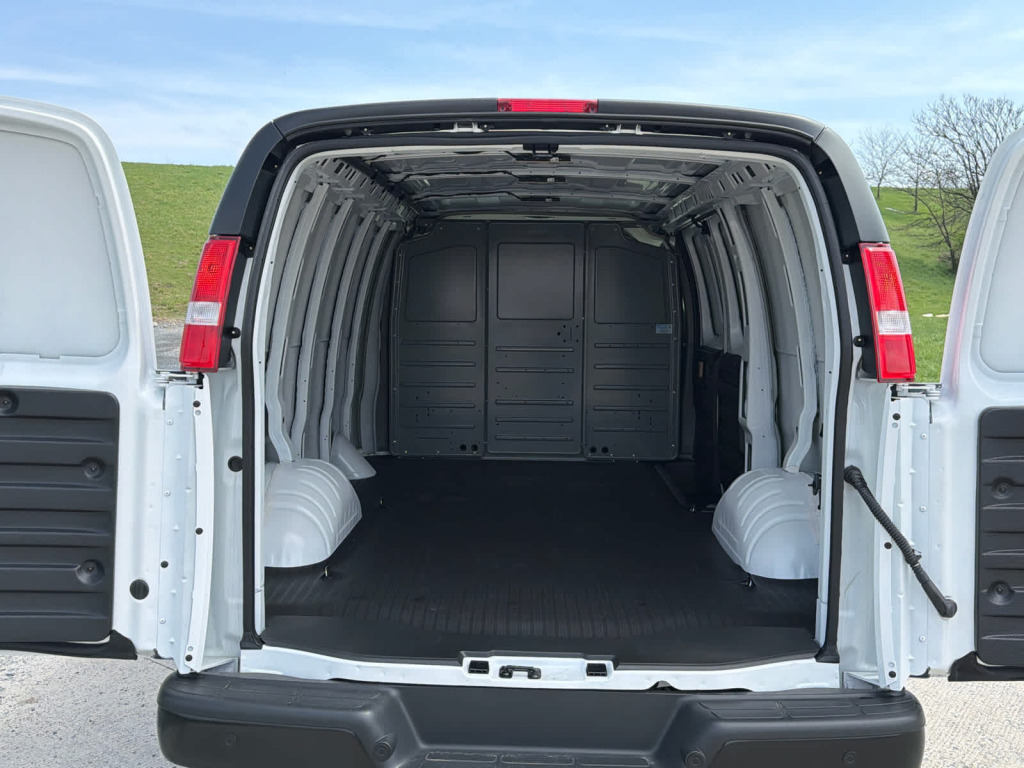 2025 Chevrolet Express Cargo RWD 2500 Regular Wheelbase WT