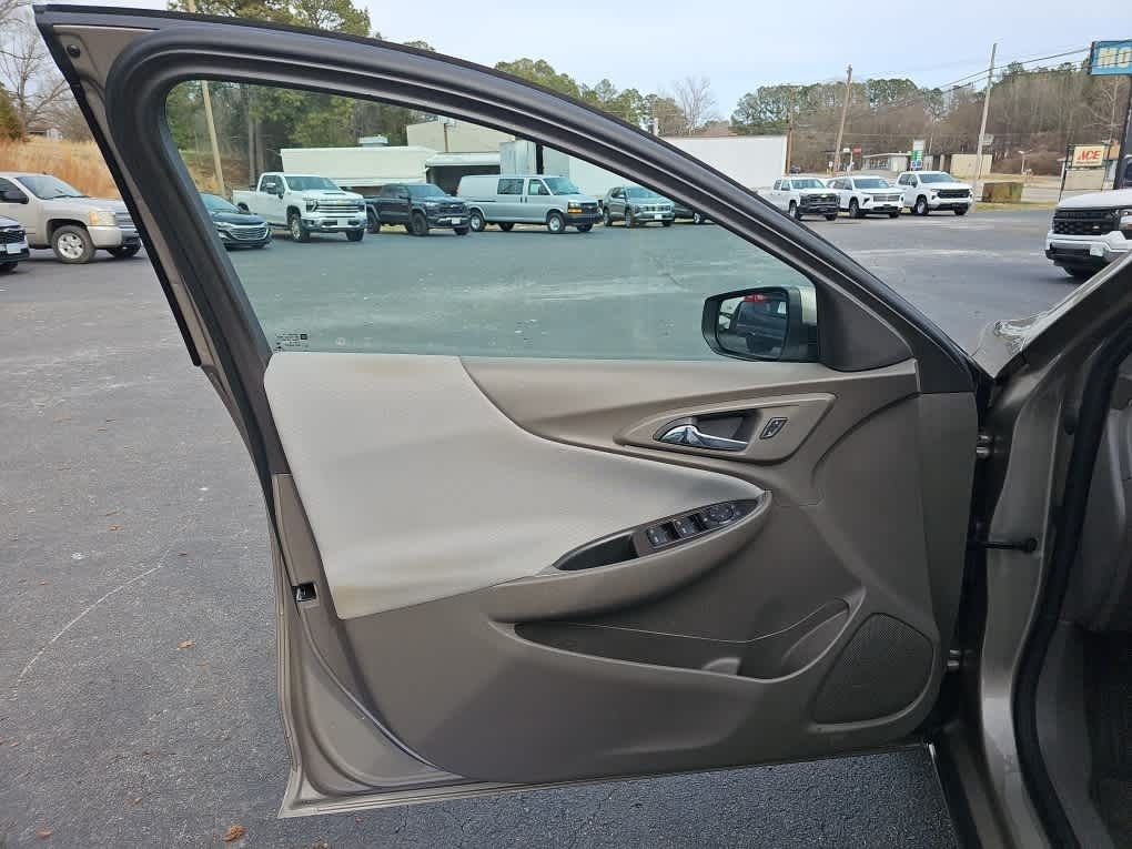 2022 Chevrolet Malibu FWD 1FL