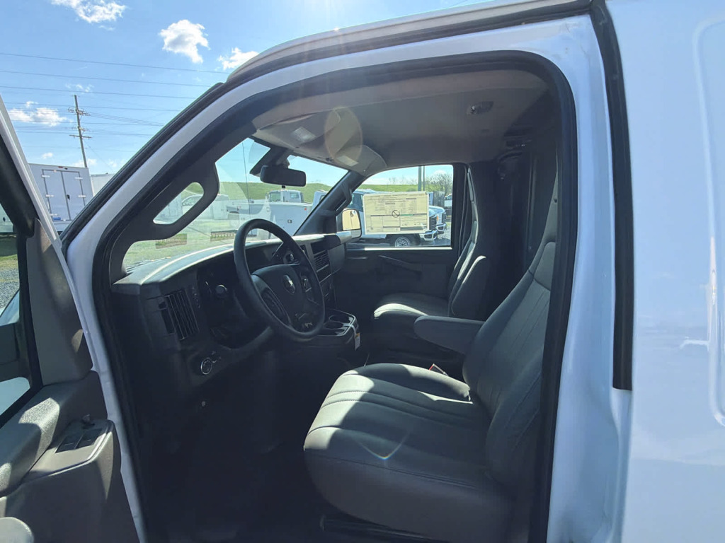 2025 Chevrolet Express Cargo RWD 2500 Regular Wheelbase WT