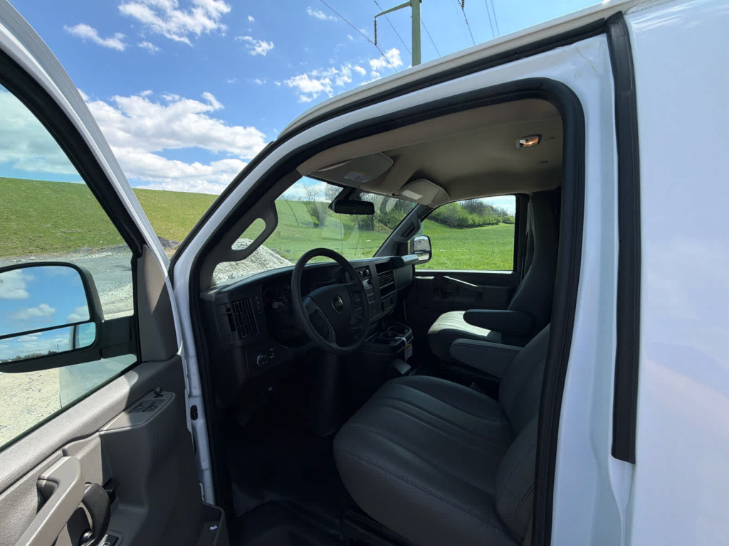 2025 Chevrolet Express Cargo RWD 2500 Regular Wheelbase WT