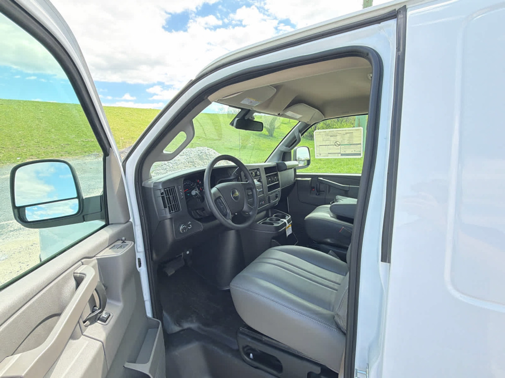 2025 Chevrolet Express Cargo RWD 2500 Regular Wheelbase WT