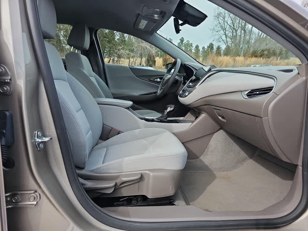 2022 Chevrolet Malibu FWD 1FL