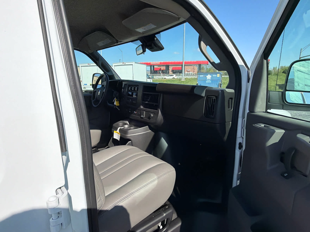 2025 Chevrolet Express Cargo RWD 2500 Regular Wheelbase WT