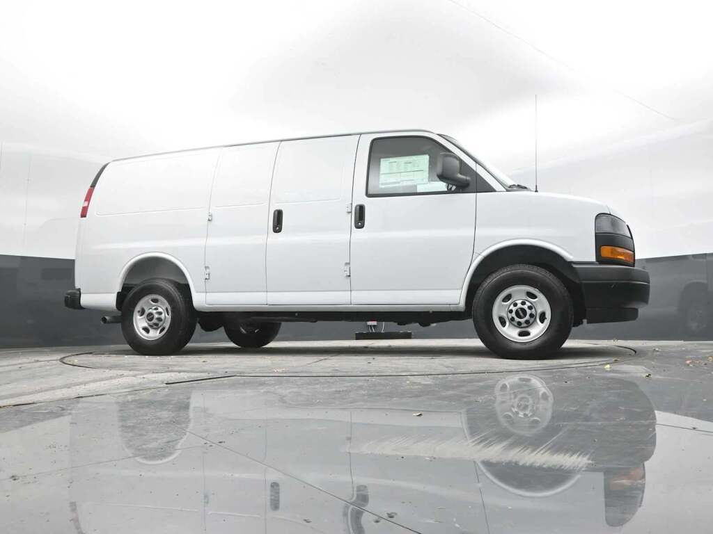 2025 GMC Savana Cargo RWD 2500 Regular Wheelbase Work Van