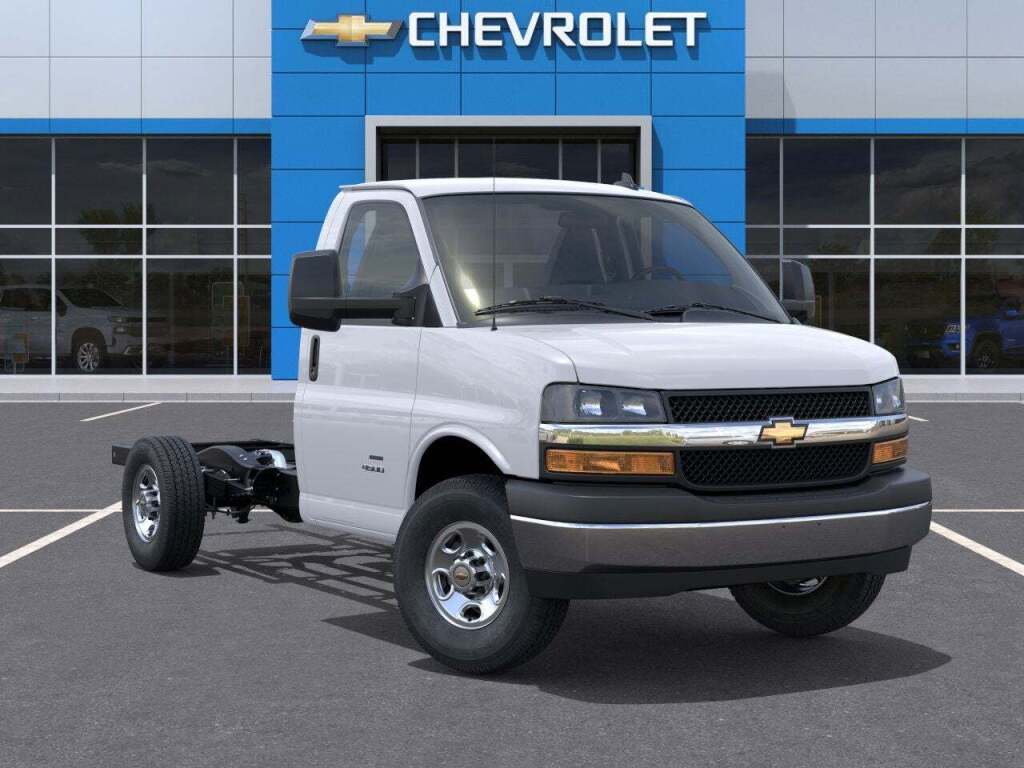 2025 Chevrolet Express Cutaway Work Van