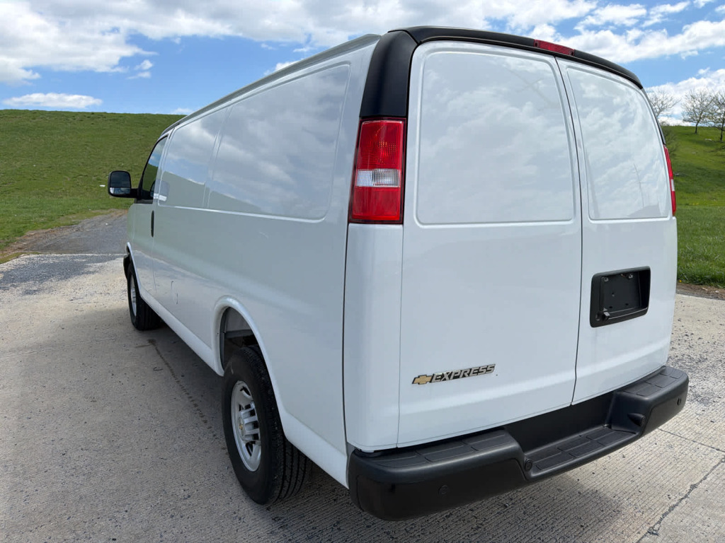 2025 Chevrolet Express Cargo RWD 2500 Regular Wheelbase WT