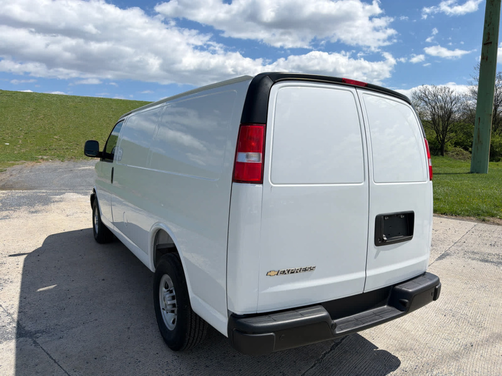 2025 Chevrolet Express Cargo RWD 2500 Regular Wheelbase WT