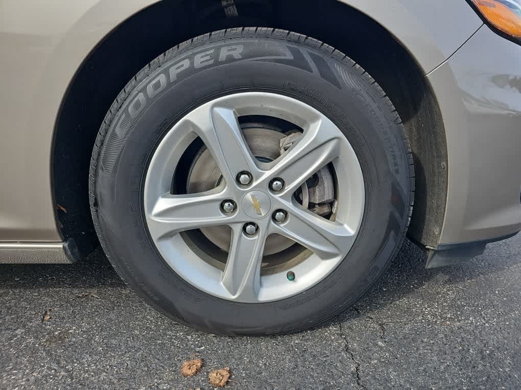 2022 Chevrolet Malibu FWD 1FL