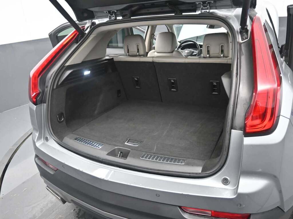 2023 Cadillac XT4 AWD Premium Luxury