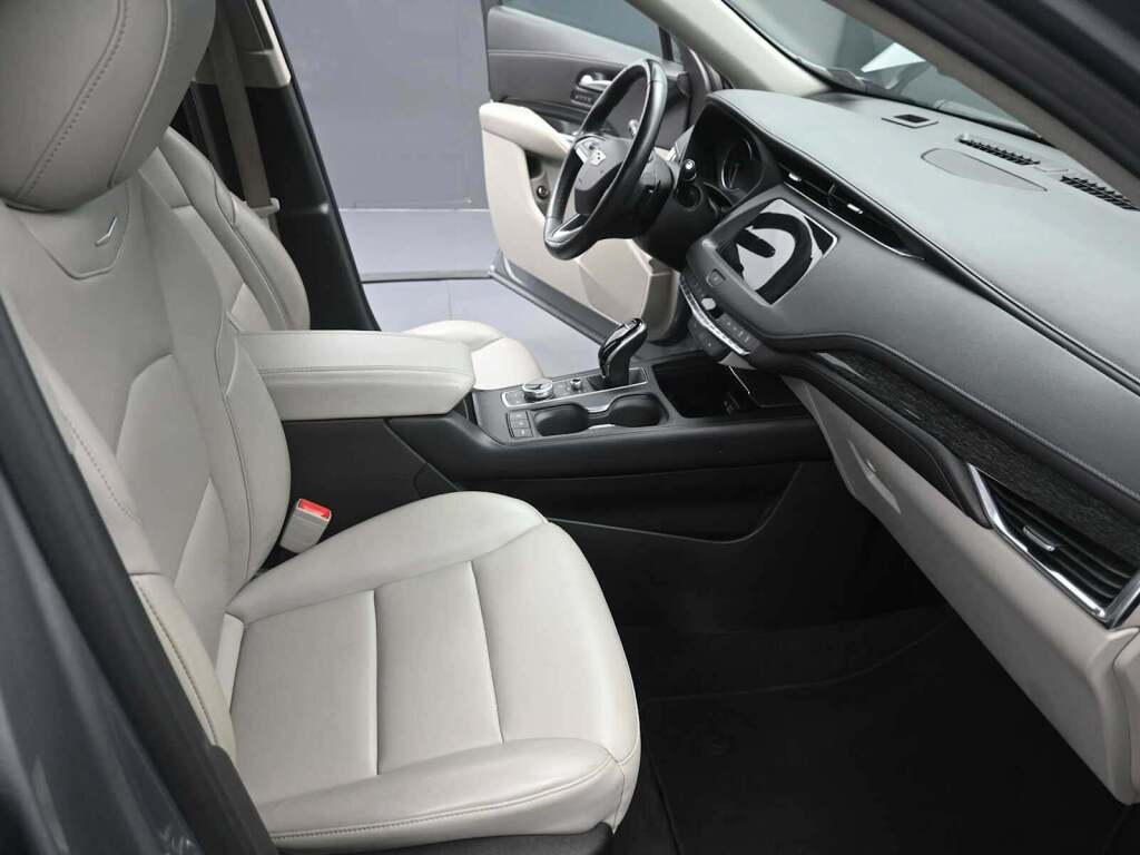 2023 Cadillac XT4 AWD Premium Luxury