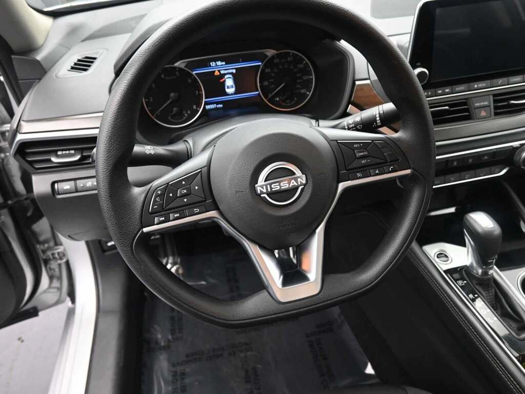 2023 Nissan Altima SV FWD