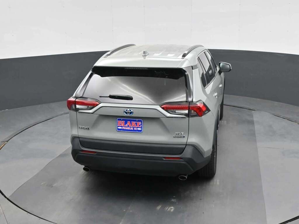 2022 Toyota RAV4 Hybrid XLE