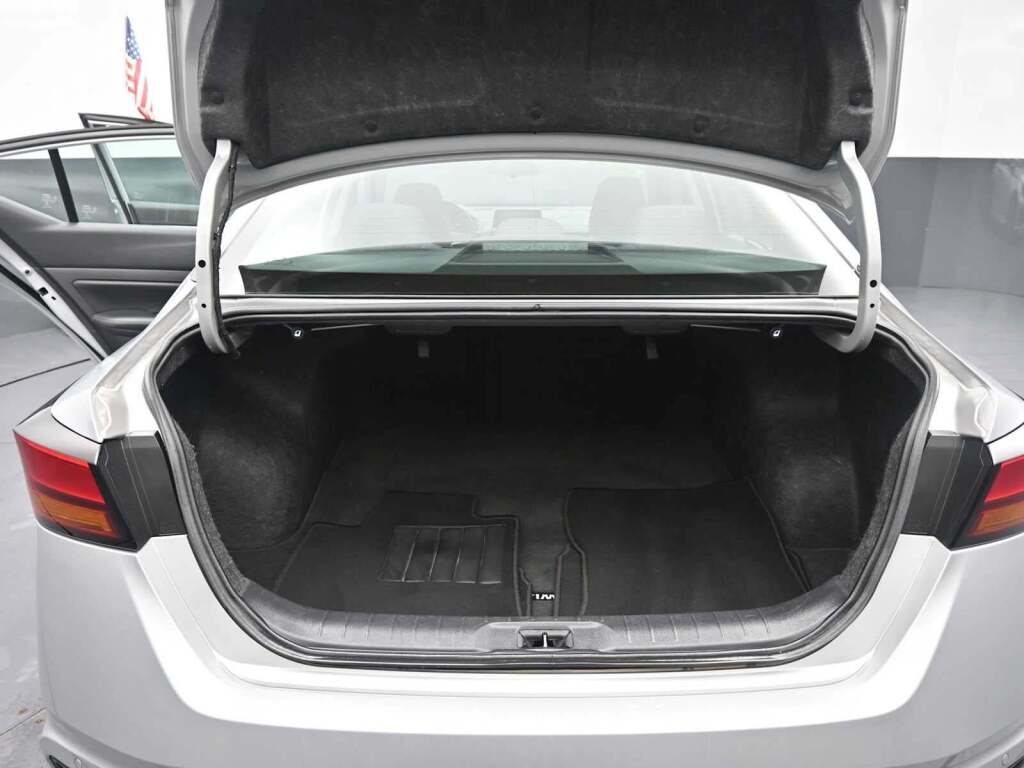 2023 Nissan Altima SV FWD