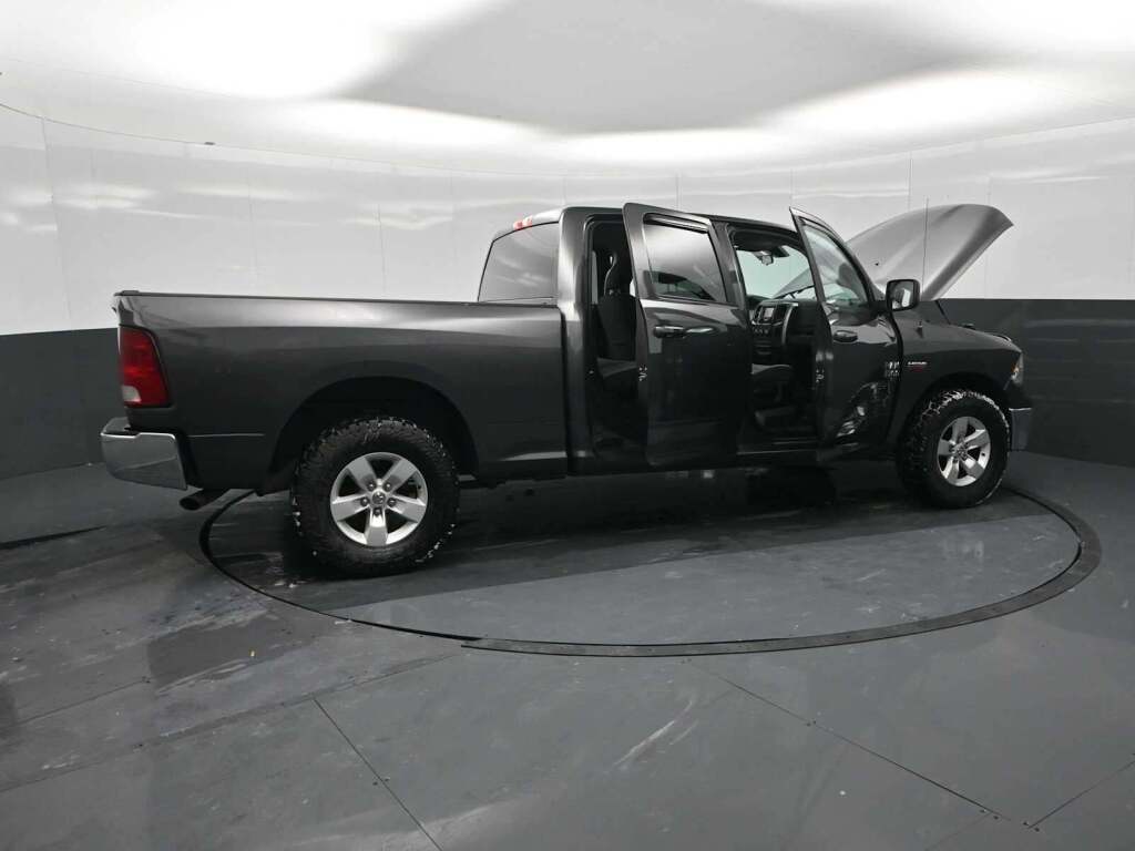 2021 Ram 1500 Classic SLT Crew Cab 4x4 6'4" Box