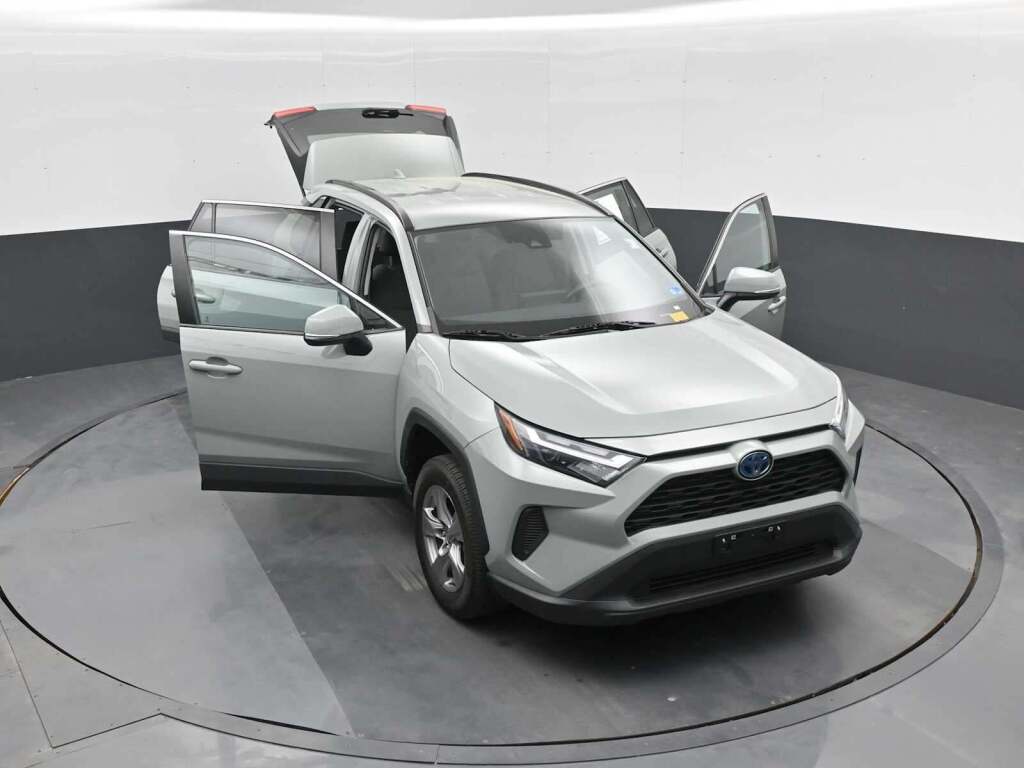 2022 Toyota RAV4 Hybrid XLE