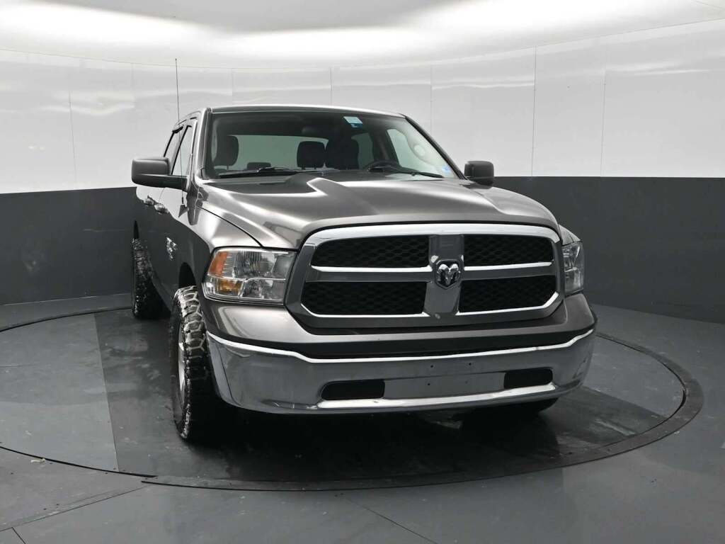 2021 Ram 1500 Classic SLT Crew Cab 4x4 6'4" Box