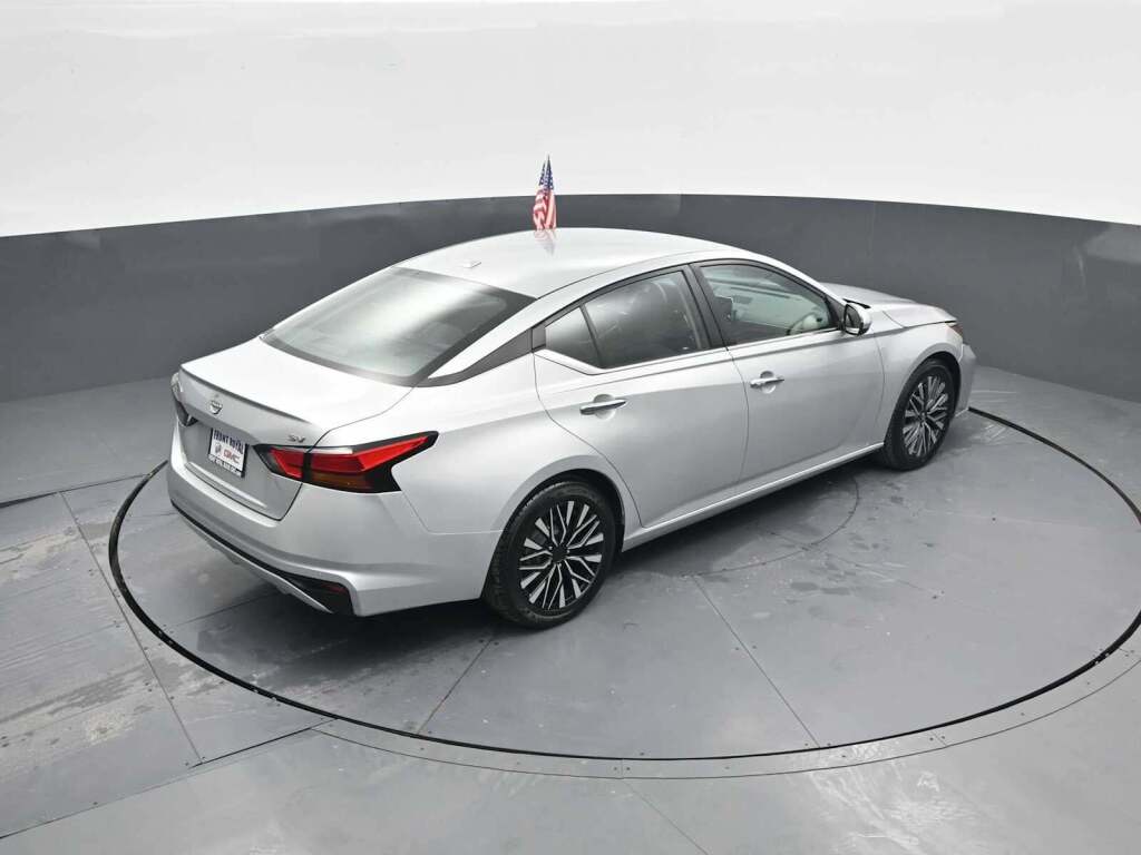 2023 Nissan Altima SV FWD