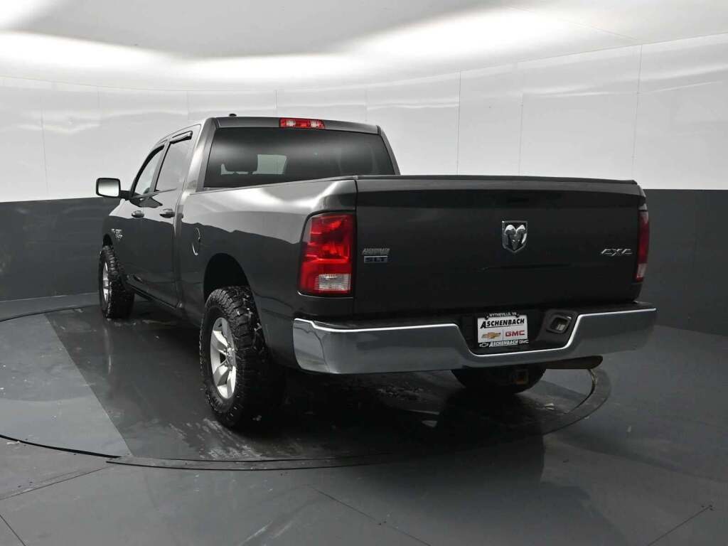2021 Ram 1500 Classic SLT Crew Cab 4x4 6'4" Box