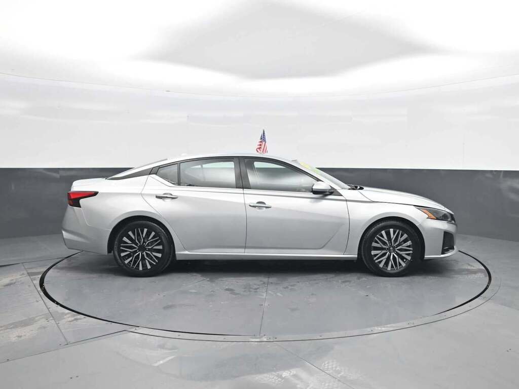 2023 Nissan Altima SV FWD