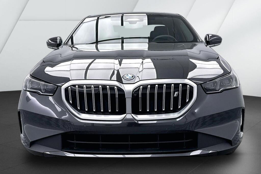 Used 2025 BMW i5 40 with VIN WBY13HG05SCS12005 for sale in Omaha, NE