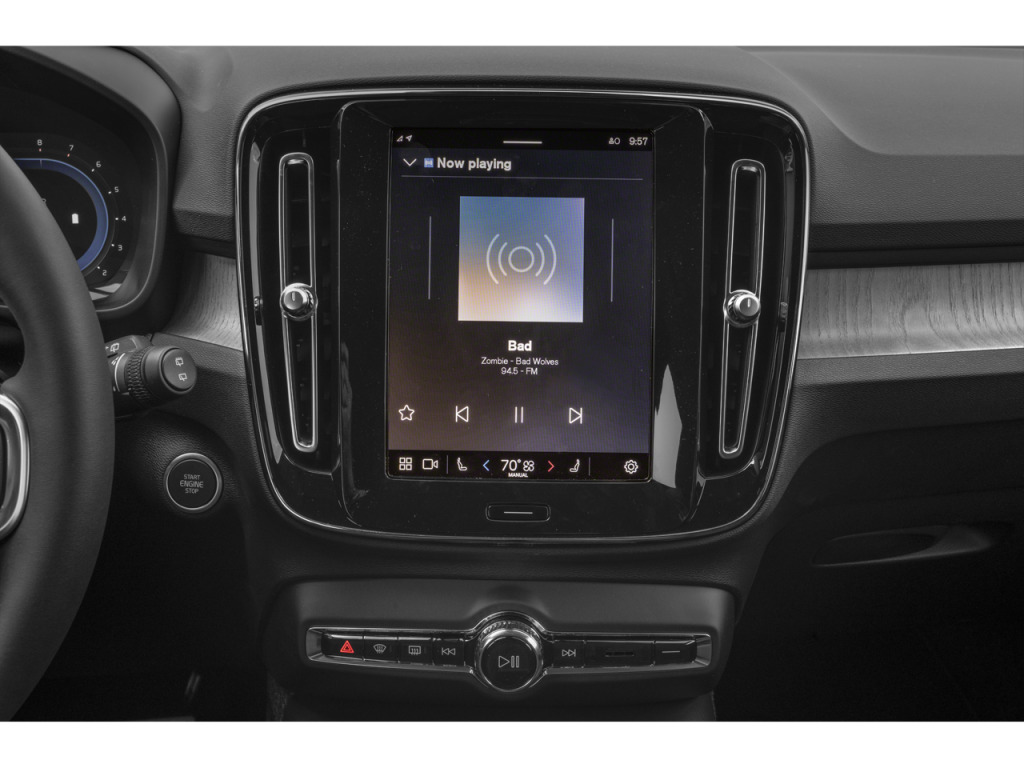 2023 Volvo XC40 B4 Ultimate Dark Theme