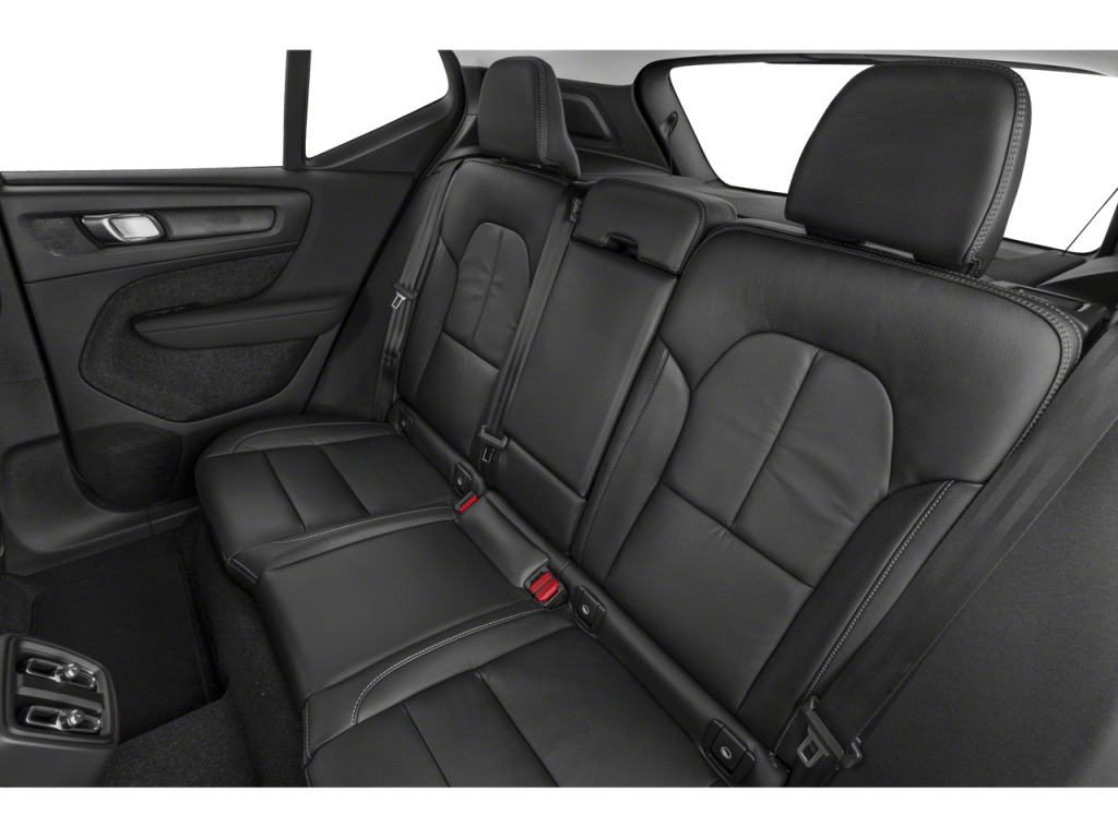 2023 Volvo XC40 B4 Ultimate Dark Theme