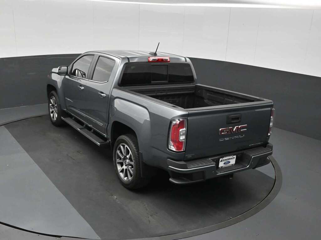 2022 GMC Canyon 4WD Crew Cab Short Box Denali